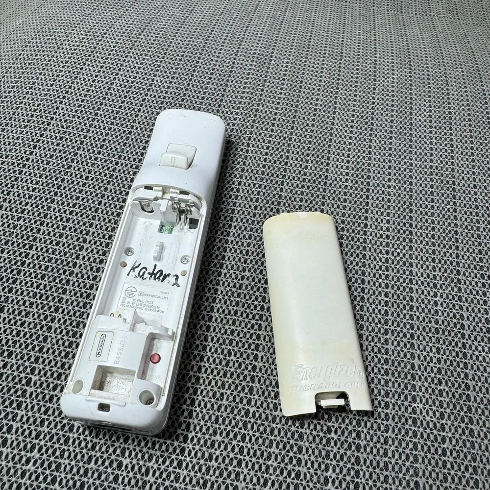 Official Nintendo Wii Remote Controller RVL- 003 OEM White